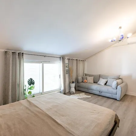 Apartmant With Pool 8 *