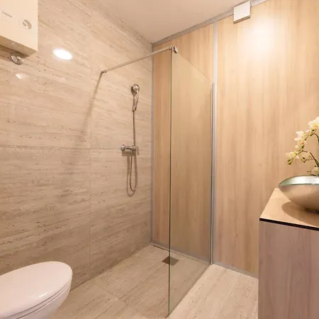 Apartmant With Pool 8 *