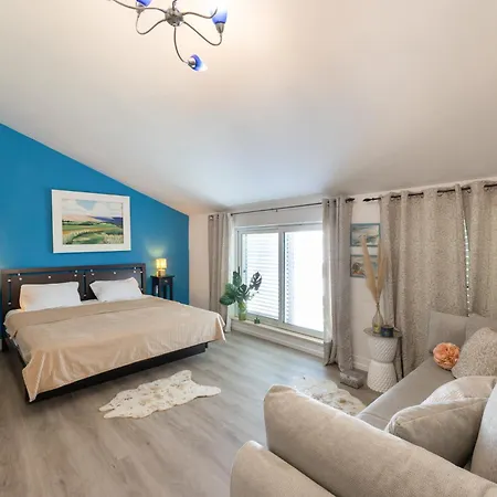 Apartmant With Pool 8 شقة Kaštela