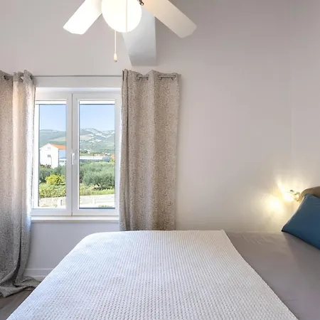 Apartmant With Pool 8 * Kaštela