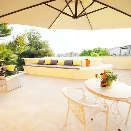 Апартаменты Apartmant With Pool 8 Каштела